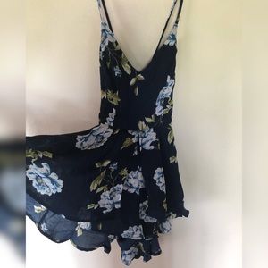 Navy blue floral romper size M great condition